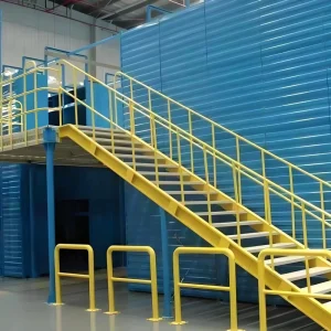 4 Layer Steel Mezzanine Rack with 500kg/sqm Load Capacity Corrosion Protection Power Coated Surface