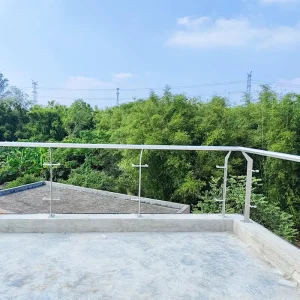 Customized Modern Stainless Steel Glass Balustrade for Balcony Railing with Blade Posts Easy Installation Flooring Mounted