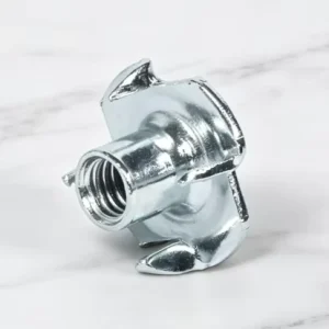 DIN1624 4 Pronged Body Right Hand Thread T Nut M8 M6 Galvanized Zinc Plated Steel Four Claw Insert Nut Class 4.8 for Furniture