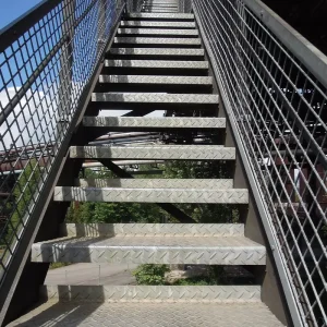 Exterior Modern Straight Staircase with Stainless Steel Aluminum Alloy Horizontal Rod Balustrade