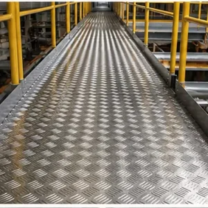 Factory Supply Anti-Slip Embossed Stainless Steel Welded Checkered Plate 2B Surface Finish for Industrial Flooring and Stair Treads