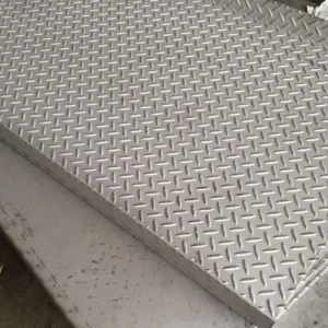 High Strength Q235B SGCC ASTM A653 Hot Dipped Galvanized Anti Slip Diamond Tread Plate Steel Sheet for Staircase Support