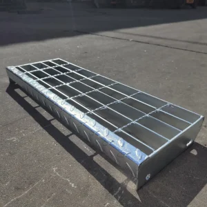 Industrial Outdoor Slip-Resistant Metal Grating Stair Treads