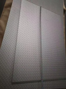 JIS 316L Stainless Steel Checkered Tread Plate 5-Bar Diamond Pattern Anti-Corrosion Anti-Slip 2B Welding Grade
