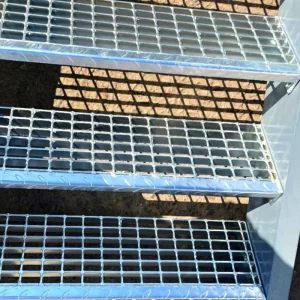 Metal Building Materials Galvanized Stair Steps Steel Ladder Steel Treads Outdoor Steel Bar Grating Steps