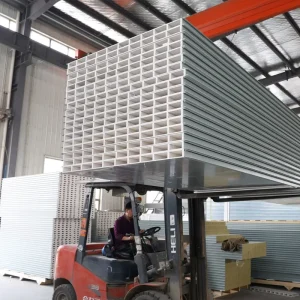 Modern A2 Fireproof Insulated Glass Magnesium Rock Wool Sandwich Panel Noise Reducing Feature for Clean Rooms Roof Applications