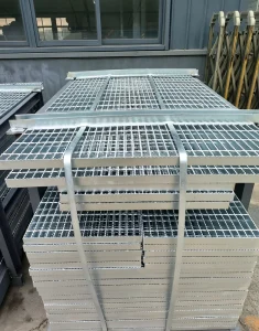 Q235 Zinc Coated Serrated Galvanized Steel Grating Welded Structure Outdoor Municipal Trench Drain Cover Warehouse Logistics