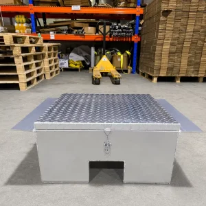 Semi Truck Accessories In Frame Aluminum Truck Tool Box Diamond Plate Lid Lockable Latch