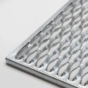 Serrated Anti-Skid Customized Polished or Galvanized Grating, 2-5 mm Thick, Fish-Scale Hole Safety Plank Walkway Plate
